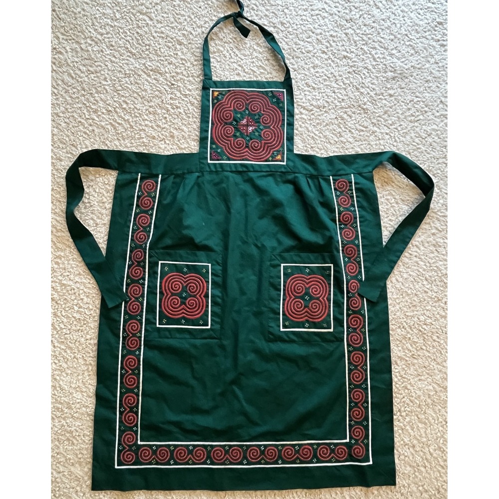 Vintage Handmade Embroidered Quilted Green Red Christmas Holiday Apron